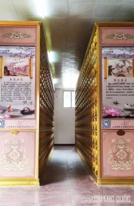 Nhà tro cốt