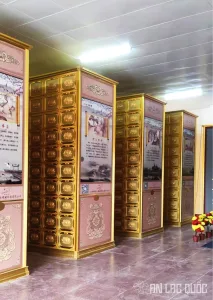 Nhà tro cốt